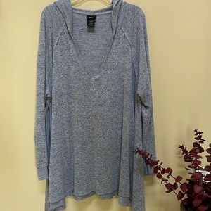 FLOWY V NECK SOFT HOODIE